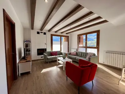 Una televisión o centro de entretenimiento en BPIRINEOS-Cregüeña