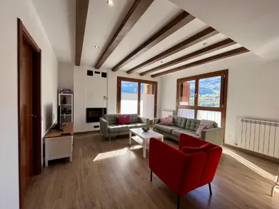 Una televisión o centro de entretenimiento en BPIRINEOS-Cregüeña