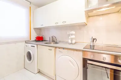 Una cocina o zona de cocina en Apartamentos La Rosa I Acogedor Apto a 2 Min del Pilar