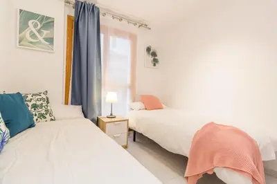 Cama o camas de una habitación en Apartamentos La Rosa I Acogedor Apto a 2 Min del Pilar