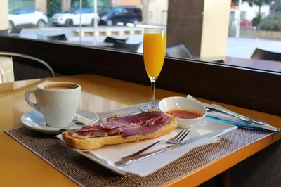Opciones de desayuno disponibles en Hostal San Isidro