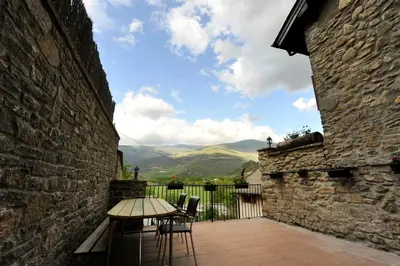 Vista general de una montaña o vista desde la casa o chalet