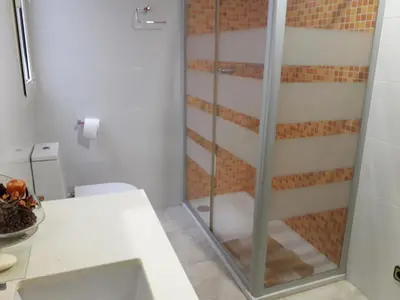 Un baño de Kal massis