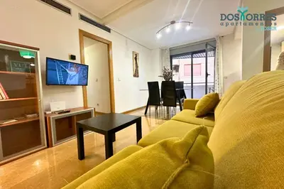 Una televisión o centro de entretenimiento en Apartamentos Dos Torres Gandalf - Excelente ubicación centrica con garaje incluido