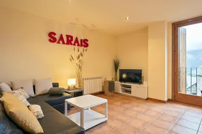 Una televisión o centro de entretenimiento en Apartament Dúplex amb encant a l'alta muntanya - Saraís