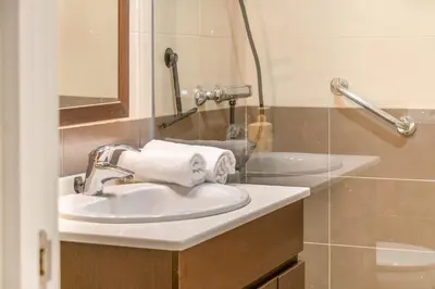 Un baño de Amplia casa para desconectar con vistas al lago