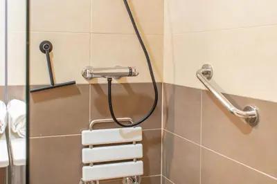 Un baño de Amplia casa para desconectar con vistas al lago