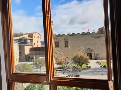 Edificio en el que se encuentra el hostal o pensión