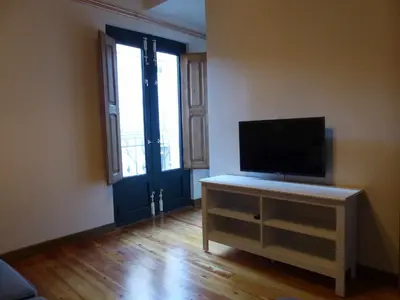 Una televisión o centro de entretenimiento en Apartamento Ábside de San Juan III