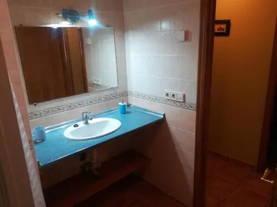 Un baño de APARTAMENTO Txapatera EN IZABA-ISABA