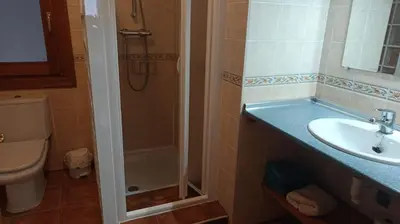 Un baño de APARTAMENTO Txapatera EN IZABA-ISABA