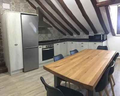 Una cocina o zona de cocina en Apartamentos Bajo Peña Apartamentos Sanlorien