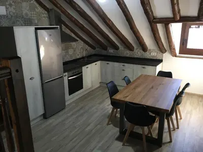Una cocina o zona de cocina en Apartamentos Bajo Peña Apartamentos Sanlorien