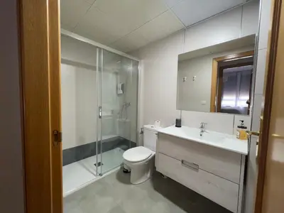 Un baño de El Llano I, parada en el destino