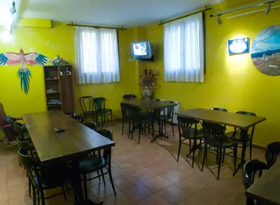 Una televisión o centro de entretenimiento en Fonda Bohemia Riuot