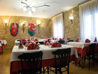 Un restaurante o sitio para comer en Fonda Bohemia Riuot