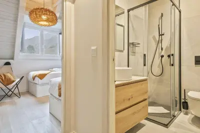 Un baño de Luderna - Casa con jardín Bedrera