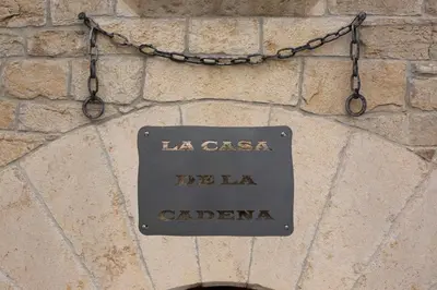 Certificado, premio, señal o documento que está expuesto en Casa de la Cadena