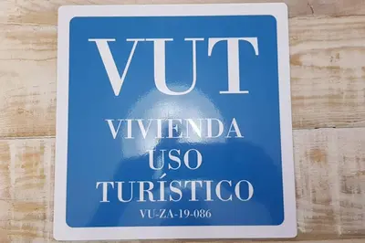 Certificado, premio, señal o documento que está expuesto en LOFT MON
