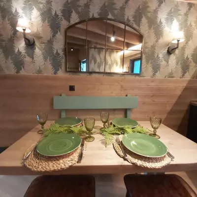 Plano de Casa Sallent con bañera hidromasaje y jardín