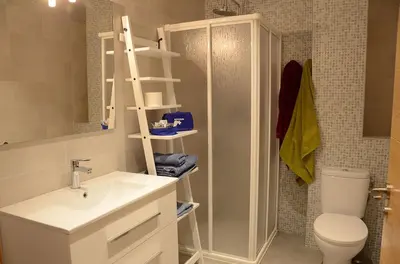 Un baño de Apartamentos Elizondo