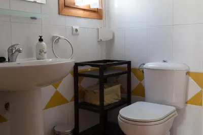 Un baño de Ático con terraza en Graus-Pirineo de Huesca