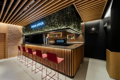 El salón o zona de bar de HOTEL RESTAURANTE CASA LUISA
