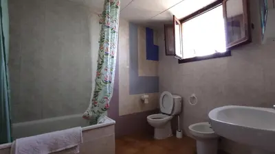 Un baño de Casa Sisco, dins de la Vall d'Àger