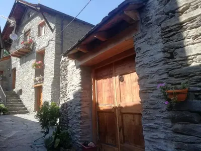 Edificio en el que se encuentra la habitación en casa particular