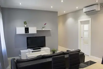 Una televisión o centro de entretenimiento en Apartamenticos Plaza Las Armas