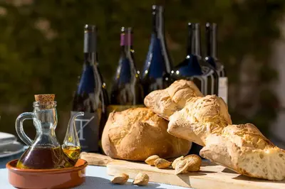 Comida en o cerca de esta villa