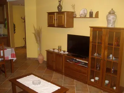 Una televisión o centro de entretenimiento en Apartamentos La Catedral