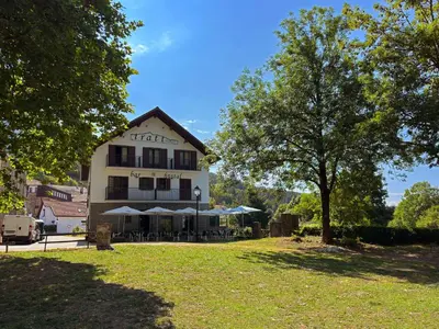 Jardín al aire libre en Hostal Iratibizkar