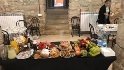 Comida en o cerca of this country house