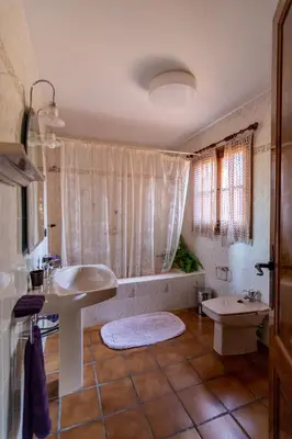Un baño de EVA & TRAVEL - El Bosquet de Prades