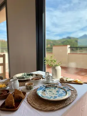 Comida en o cerca de este hotel