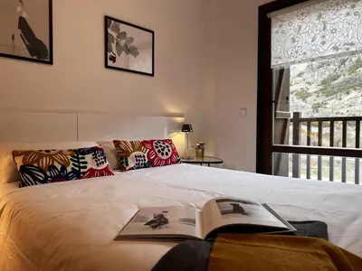 Cama o camas de una habitación en Escarra - Reformado, acogedor y luminoso, con garaje cubierto y ascensor BY PIRINEOS 360
