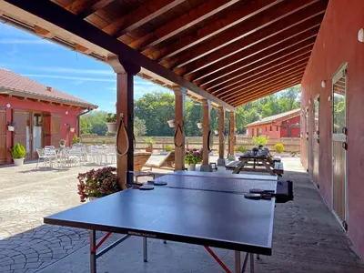 Instalaciones para jugar al ping pong en Casa Orgi, Casa rural en el Valle de Ultzama, Navarra o alrededores