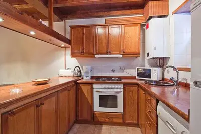 Una cocina o zona de cocina en Salardu casa aranesa Cardenal