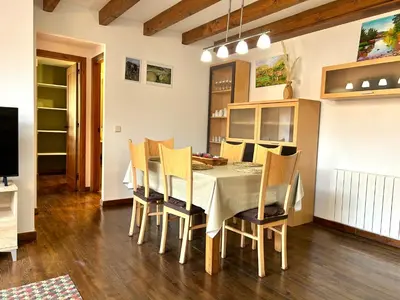 Una televisión o centro de entretenimiento en Apartament encantador, familiar i lluminós by RURAL D'ÀNEU