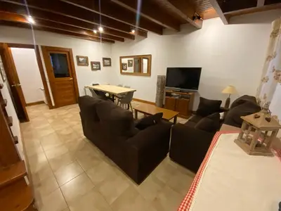Una televisión o centro de entretenimiento en Tredós, Casa adosada. Baqueira