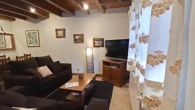 Una televisión o centro de entretenimiento en Tredós, Casa adosada. Baqueira
