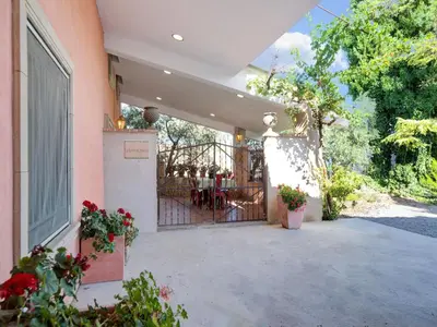 Jardín al aire libre en Holiday Home Fraga with Private Pool