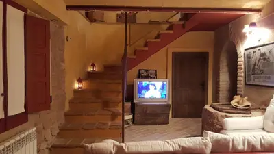 Una televisión o centro de entretenimiento en Carmen De Arnas