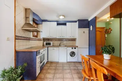 Una cocina o zona de cocina en Cantal by Cardi Suites.
