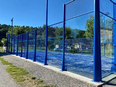 Instalaciones para jugar a tenis o squash en Camping Gran Sol o alrededores
