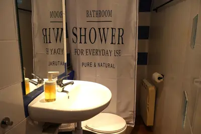 Un baño de Cal Xulipa, casa familiar al centre de Tremp