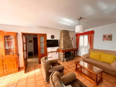 Una televisión o centro de entretenimiento en Cases Artigues