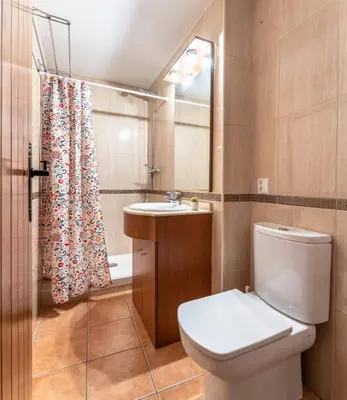 Un baño de Apartamentsaloriaburg
