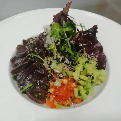 Comida en o cerca de este hotel